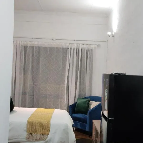 Craftmanship Urban stay with Exquisite Views & Big Balcony Maboneng, ξενοδοχείο στο Γιοχάνεσμπουργκ