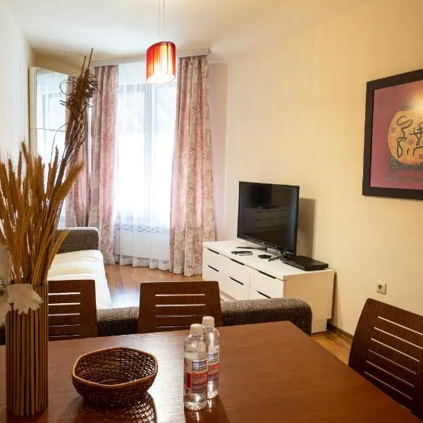 Cozy and warm apartment with a separate bedroom, ξενοδοχείο στο Μπάνσκο