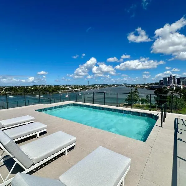 New City Condo with Brisbane River View & Parking, hotel in Brisbane
