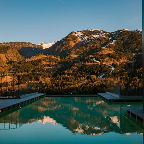 La Roccia Wellness Hotel، فندق في كافاليسي