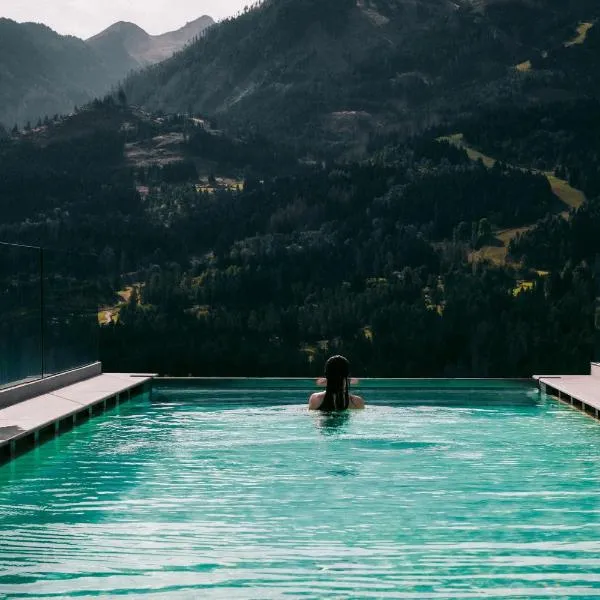 La Roccia Wellness Hotel: Cavalese'de bir otel