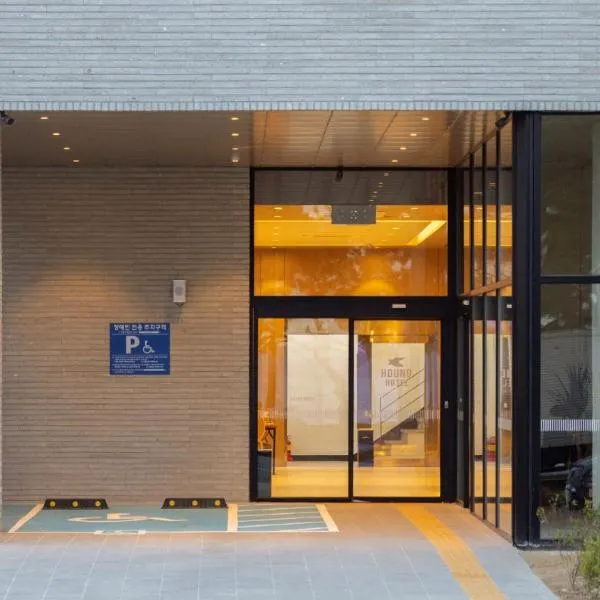 Hound Hotel Pohang Yeongildae, hótel í Pohang