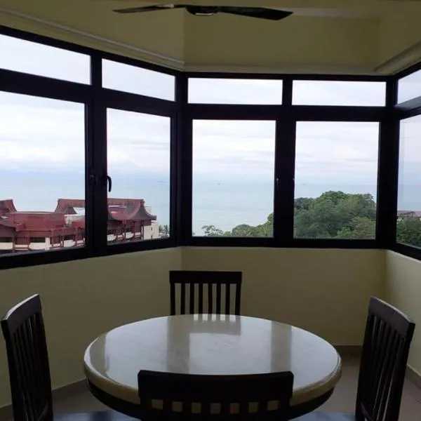 Batu Ferringhi Luxury Seaview Suite - 3Br, ξενοδοχείο σε Batu Ferringhi