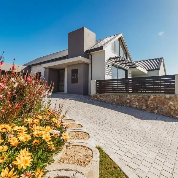 40 Ridge Drive, Kingswood Golf Estate, hotel en George