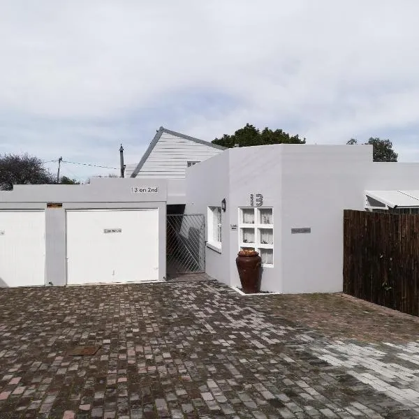 Hermanus 13 on 2nd Guest Rooms, hotel in Hermanus