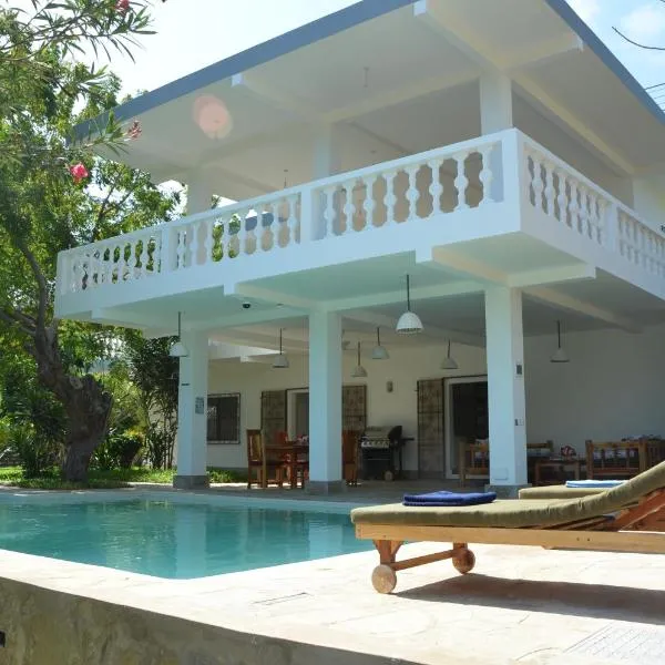 Villa Nika, between palm trees, beach and elephants, hotel em Watamu