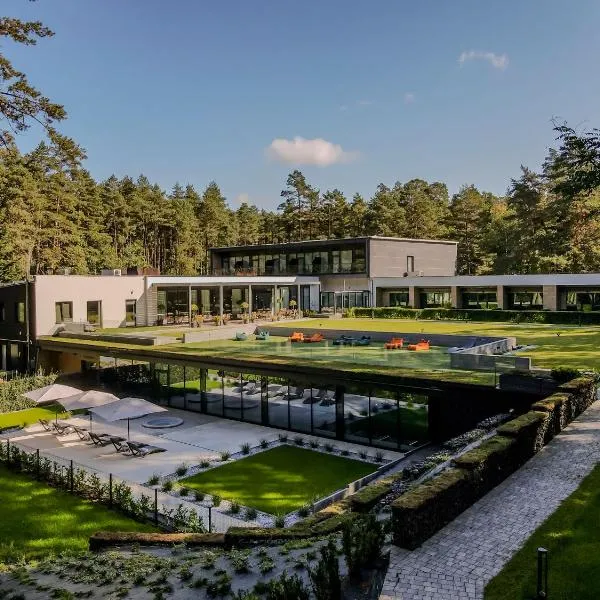 SZUMY PARK Hotel & Restaurant โรงแรมในSusiec