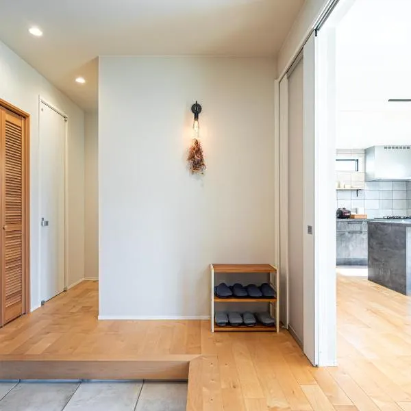 海まで徒歩7分庭とデッキでくつろぐ大人葉山の上質ステイ, ξενοδοχείο σε Hayama