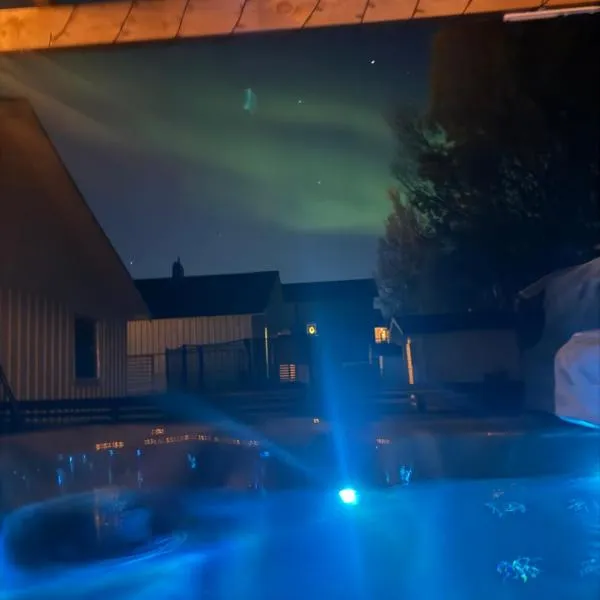 Arctic Apartment with outdoor jacuzzi, hotel in Tomasjorda