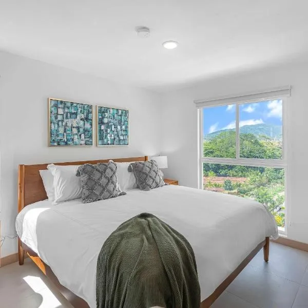 Upstay - Brand New Condo w Pool - Near the Beach, ξενοδοχείο σε Jacó