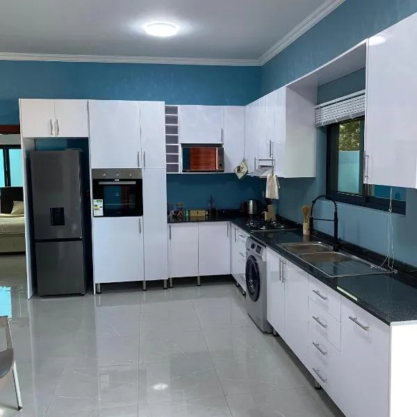 Villa Djonasse, a Residence of Exellency, hôtel à Fombeni