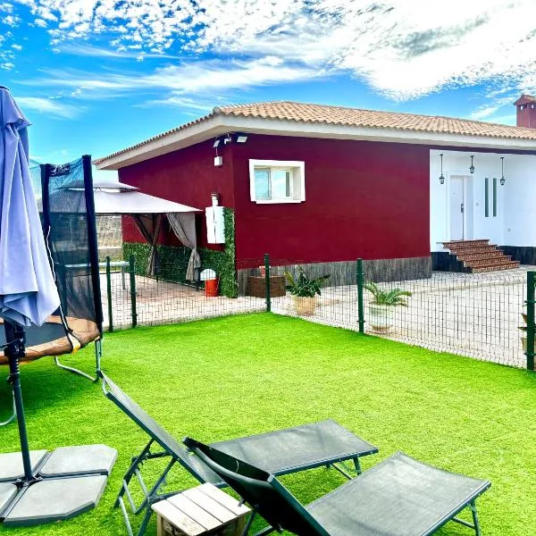 --CHALET EN ALICANTE-- Piscina Privada, hotel in Moralet