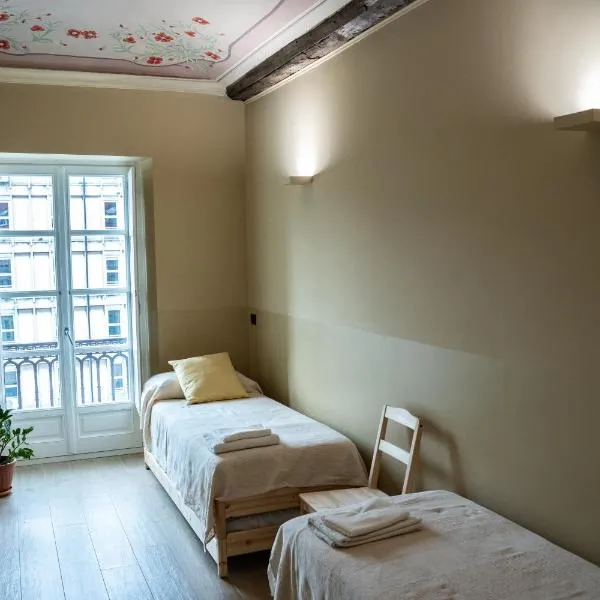 Top Rooms Torino, hotel in Turin