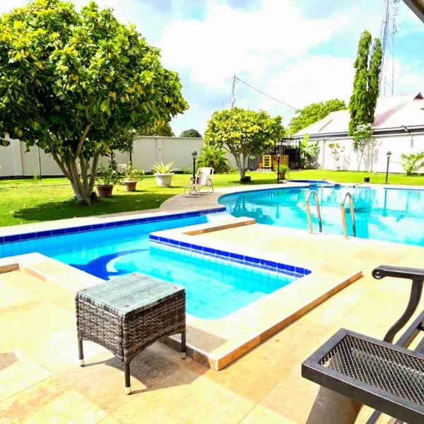 Serenity Gardens,pool retreat, Kigamboni, hotel a Dar es Salaam