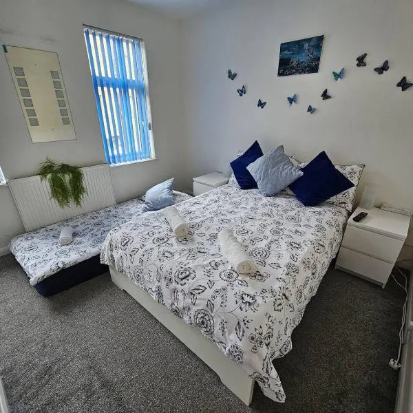 Small Bedroom for 3 People, Friendly Cats in Common Areas, hotell i London
