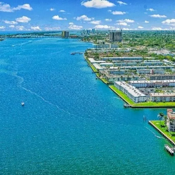 Exclusive Waterfront Condo, hotel a North Palm Beach