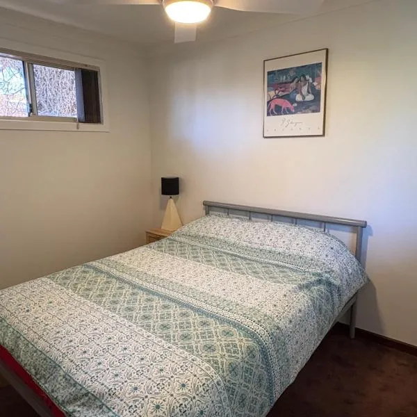 2x1 granny flat close to Perth Airport, hotel di Perth