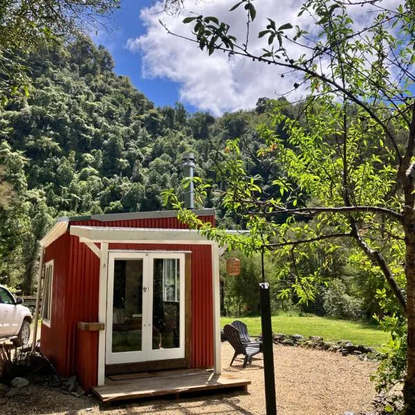 Golden Bay Glamping, hotel in Takaka