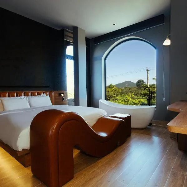 One and Only Hotel - Đức Trọng, hotell i Lien Khuong Airport