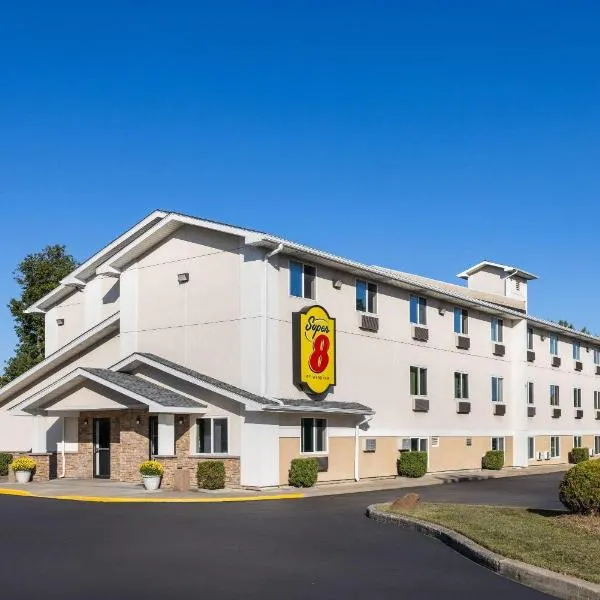 Super 8 by Wyndham Latham - Albany Airport, hotel in Latham