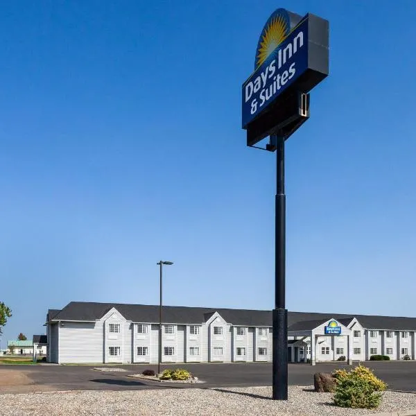 Days Inn & Suites by Wyndham Spokane Airport Airway Heights, hotel di Airway Heights