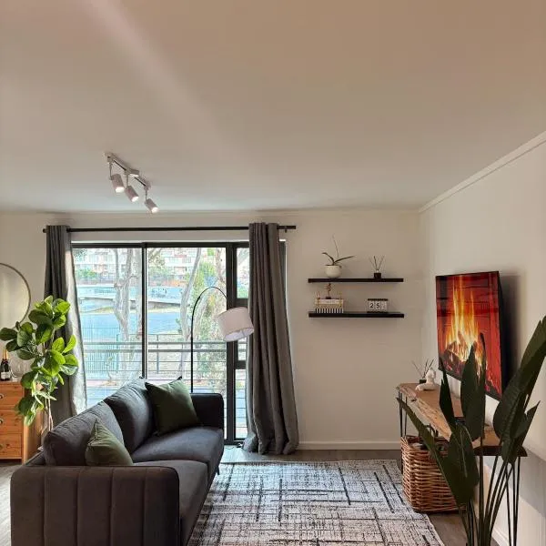 The 411 - Cape Town Modern Apartment with Table Mountain Views, hotel din Cape Town