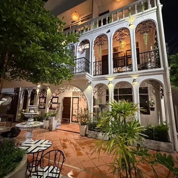 Bangkok Neighborhouse، فندق في بانكوك