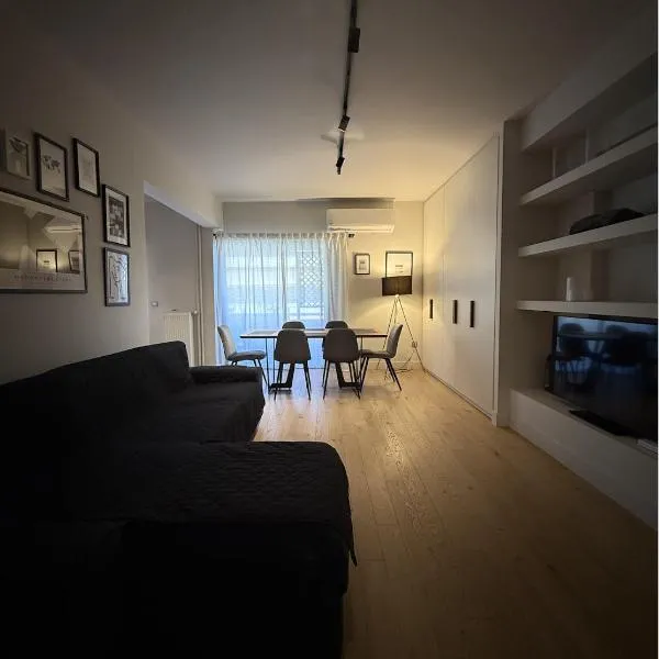 2 Bedroom 2 Bath Modern Apartment, hotel in Athens