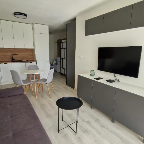 SkyFlat Bratislava-New Apartment near Airport Free Parking, hotel v destinaci Bratislava