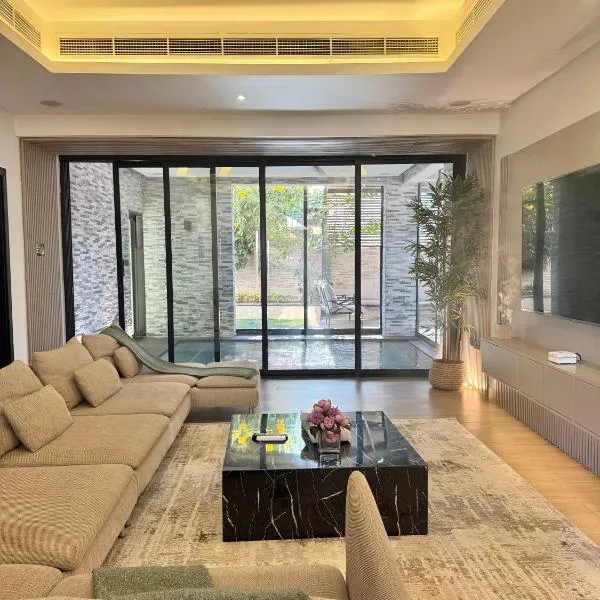 AB Villa - Pool & Cinema, hotel in Ajman 