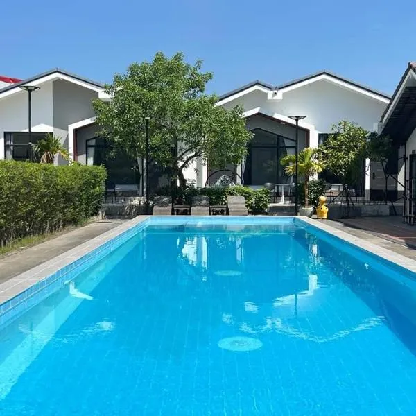 Sandy Clay Bungalows, отель в Сиануквиле