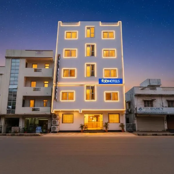 FabExpress Taj Residency - Nr Yashobhoomi Convention Centre, hotel in New Delhi