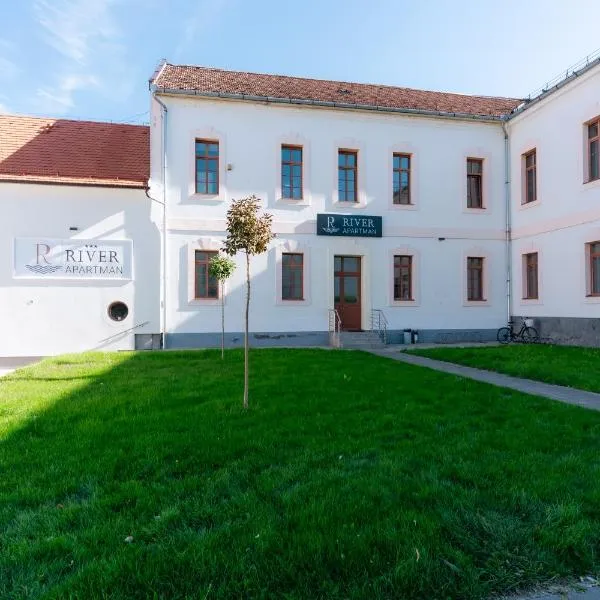 River Apartmanház, hotel en Jászberény