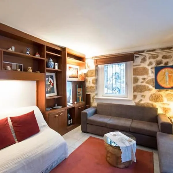 Charming Stone house, 500 meters to Acropolis, hotel v Aténách