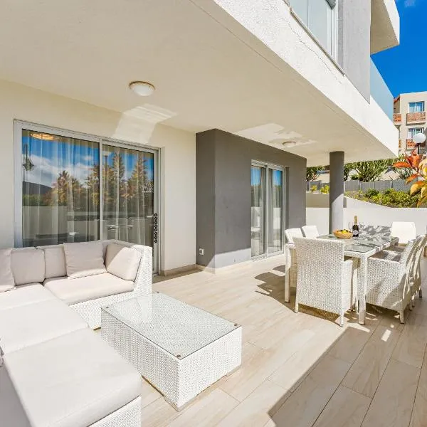 Beautiful Oceanfront Garden Suite! La Tejita!, хотел в Ел Медано