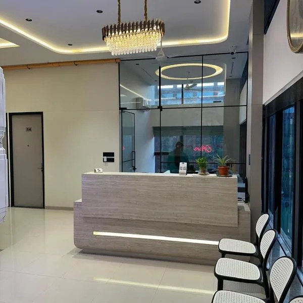 Nano Pod Hotel, hotell i Surat