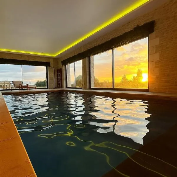 Villa de 400m2 15p - Piscine intérieure chauffée, hotel di Bonneville-sur-Touques