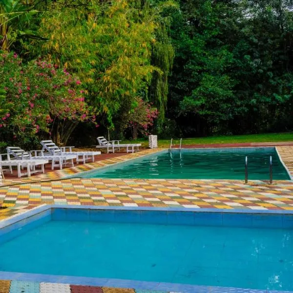 Pine 2 bedroom apartment with a pool, hotel v destinaci Nanyuki