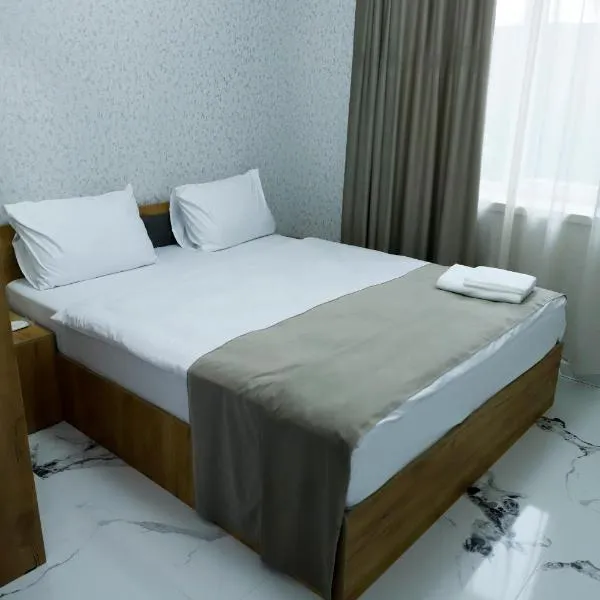 Travel Airport Inn, hotel en Pʼarakʼar