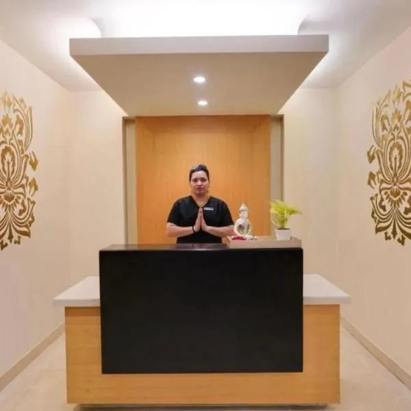 Hotel Red Plaza -Near Delhi Airport & Free Airport Drop, hotel in New Delhi