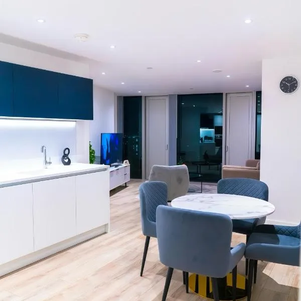 Modern 2 Bed Penthouse with Stunning views in Manchester City Center, hotel in Manchester