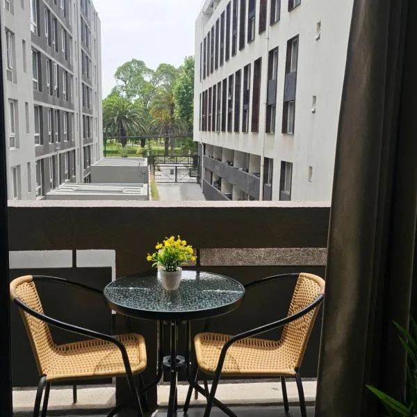 Departamento para 4 pax a pasos de Movistar Arenas, Universidad de Chile y Ministerio de Justicia FACTURABLE, hotel in Santiago