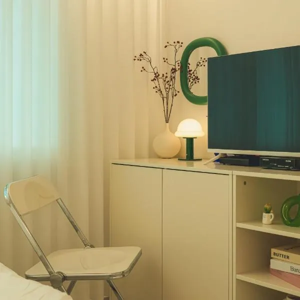 Romantic Terrace, 4people,2beds 2rooms, Jamsil Station, Lotte World, KSPO Dome, hotel in Seoul