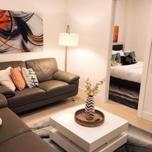 New Langford Suite near Lake & Mall, Free Parking, hotel i Goldstream Station