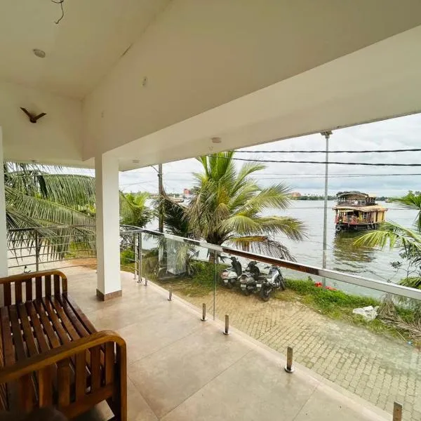 Venice Riverside、Jāmbのホテル