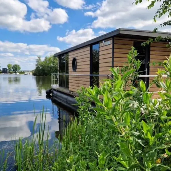 Houseboat with lake view Tango, viešbutis mieste Harenas