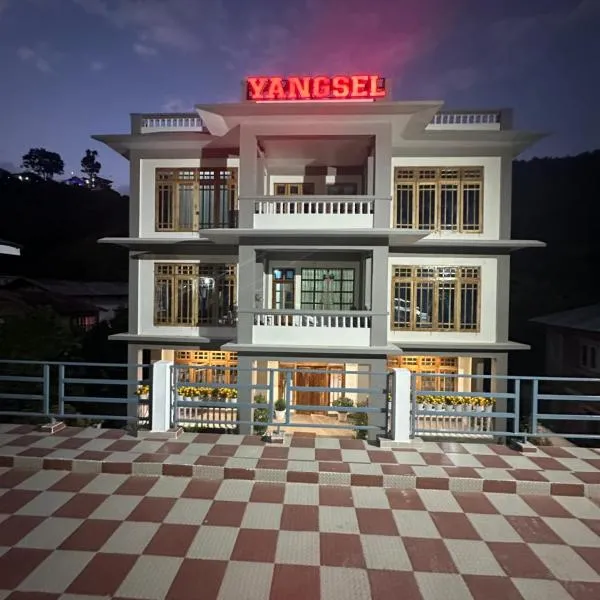 Yangsel Homestay, hotel in Dirāng
