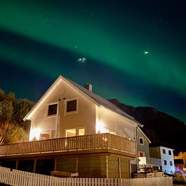 Sandersstua 2, luxury family apartment with private whirlpool in Stamsund, hotel v destinaci Vestvågøya