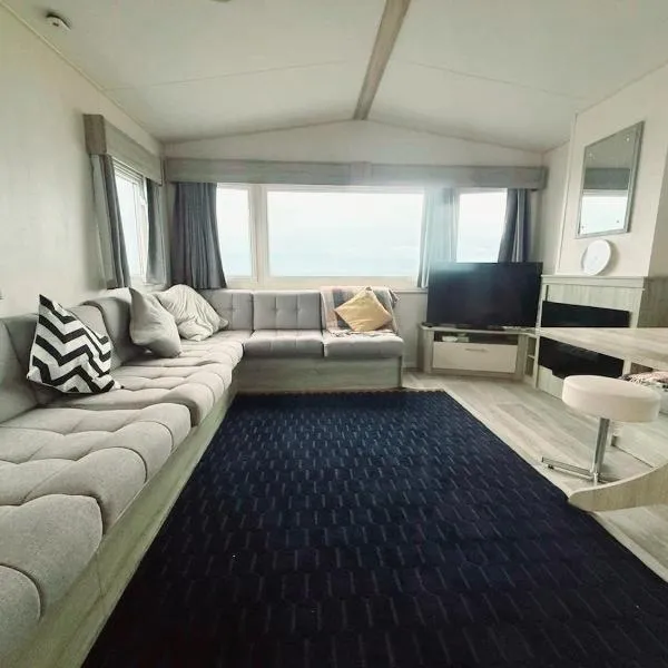 Ocean Bliss-Beach Front - Lux- Sea View- 3-Bedroom Caravan- 8 Sleeps, מלון בהרטלפול