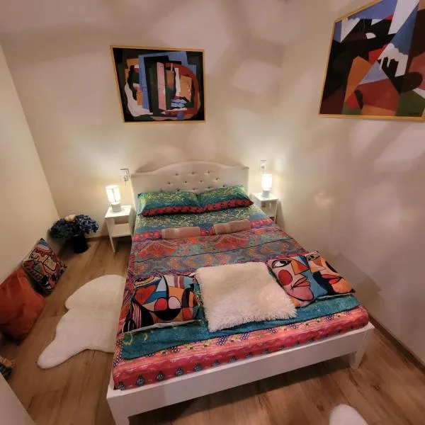 Apartament z widokiem na jezioro PanTuNieSpał TV 60 cali, Picasso vibe, hotell sihtkohas Charzykowy